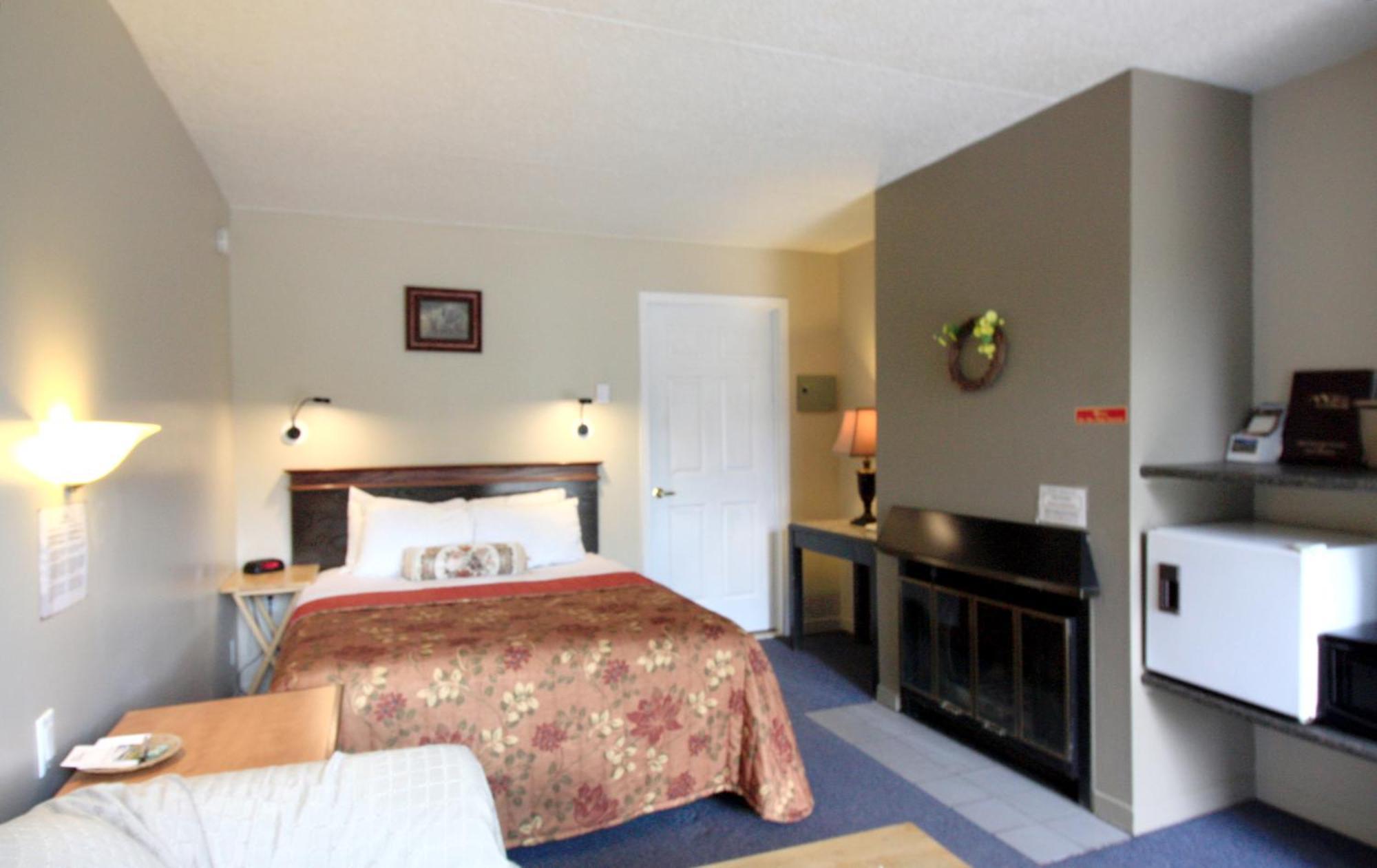 Motel Le Jolibourg Saint-Sauveur-des-Monts Buitenkant foto