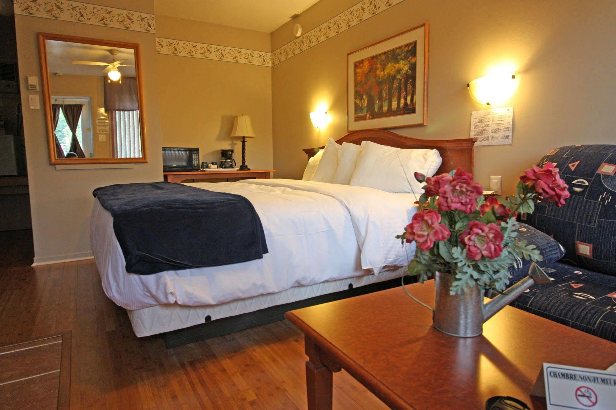 Motel Le Jolibourg Saint-Sauveur-des-Monts Buitenkant foto