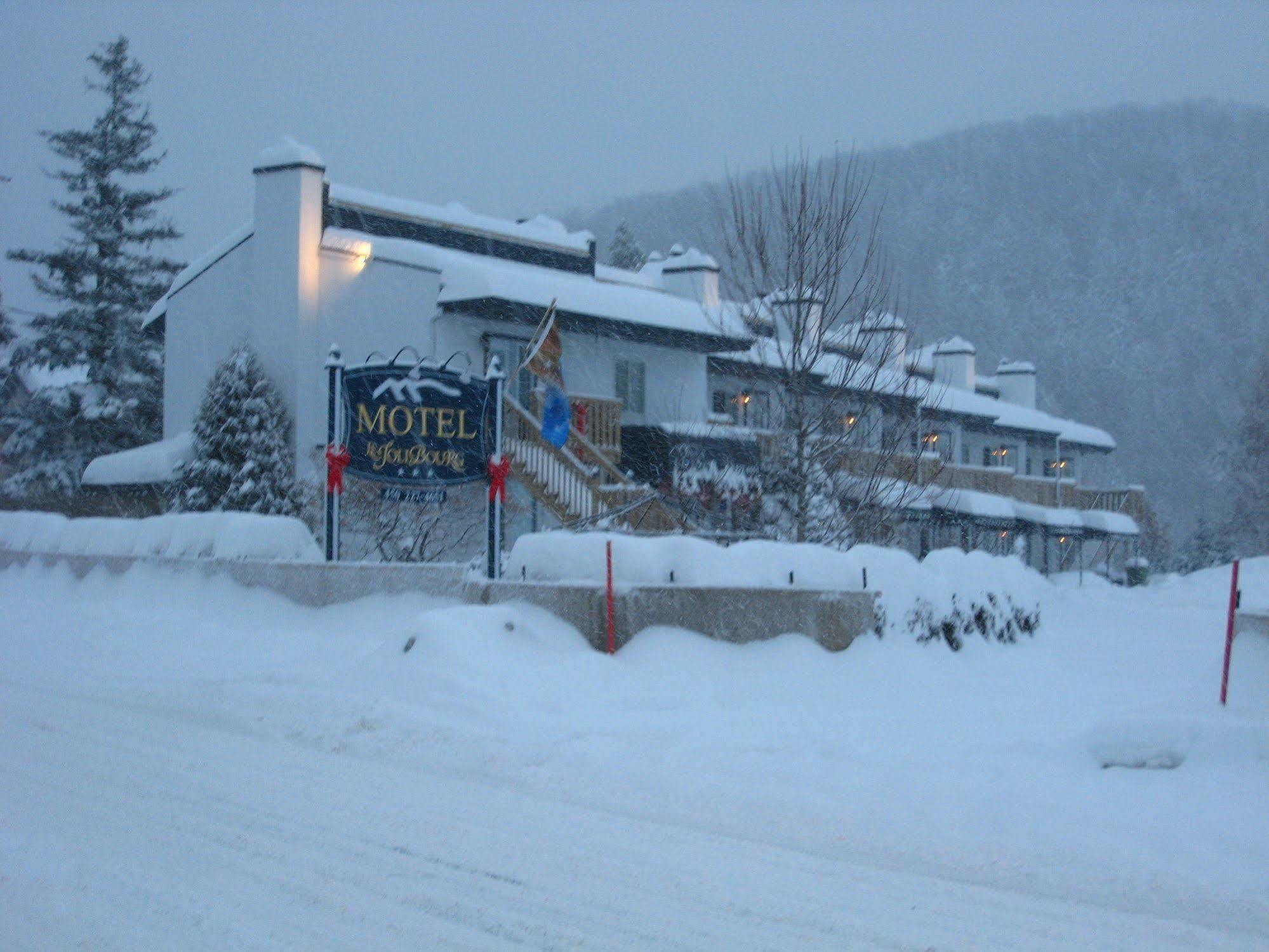 Motel Le Jolibourg Saint-Sauveur-des-Monts Buitenkant foto