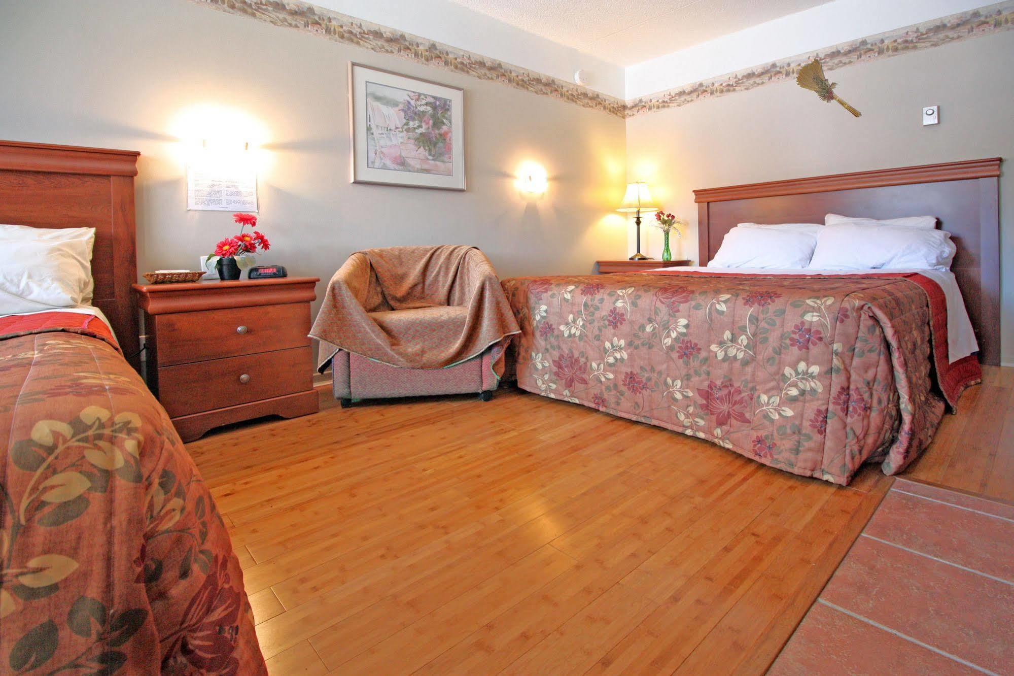 Motel Le Jolibourg Saint-Sauveur-des-Monts Buitenkant foto